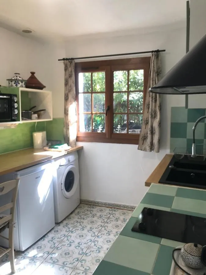 Apartment Studio Mitoyen / 2 Personnes Hyeres
