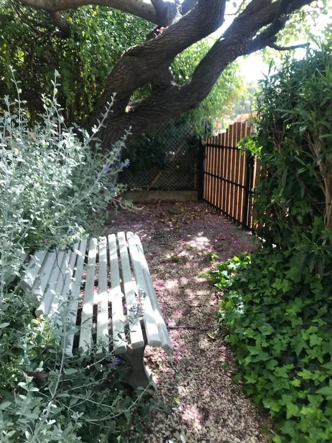 Apartment Studio Mitoyen / 2 Personnes Hyeres France
